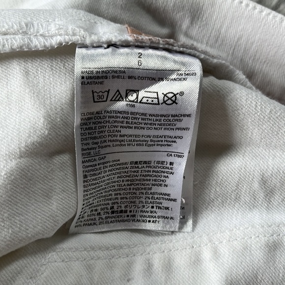 Gap White Jean Short Cut-off - Picture 3 of 3